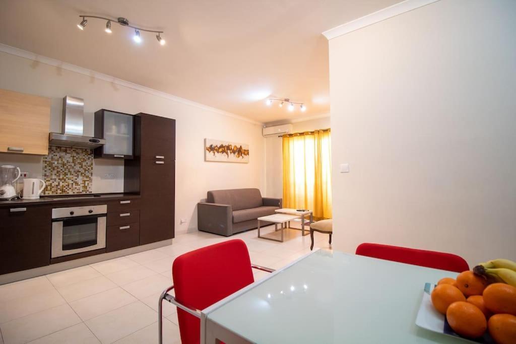 Modern Apt In The Heart Of Maltese Nightlife سانت جوليان المظهر الخارجي الصورة