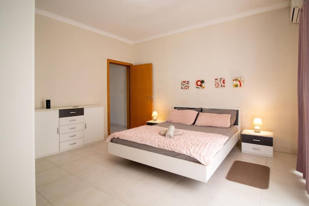 Modern Apt In The Heart Of Maltese Nightlife سانت جوليان المظهر الخارجي الصورة