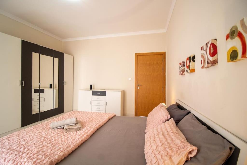 Modern Apt In The Heart Of Maltese Nightlife سانت جوليان المظهر الخارجي الصورة